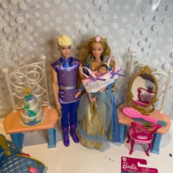 Barbie 👸Sleeping Beauty & 🤴Royal Ken with Princess & the Pauper Playset - Picture 9 of 16